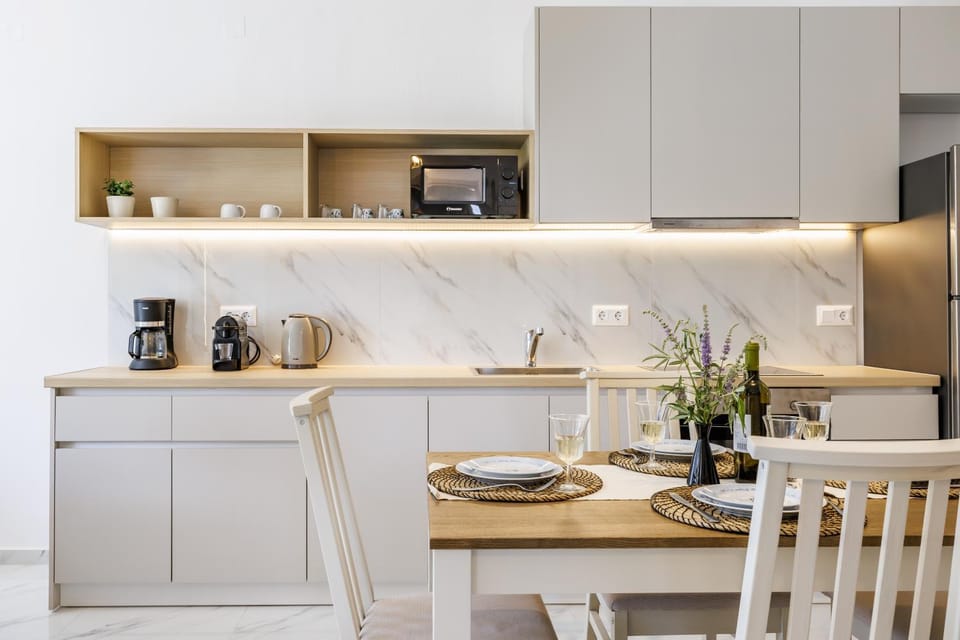 Dining area, kitchen