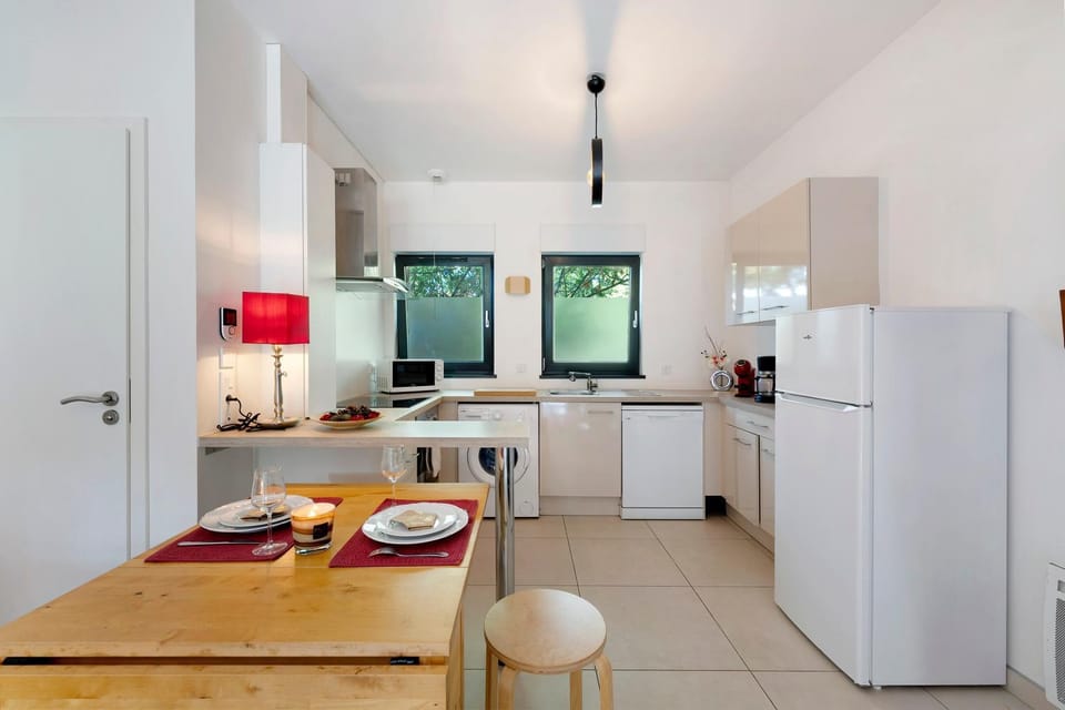 Property building, Kitchen or kitchenette, Living room