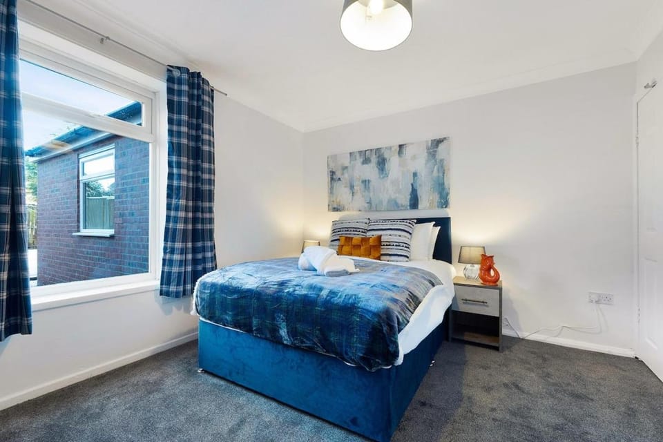 5 Bedroom in Newton Drive With Free Street Parking House in Durham