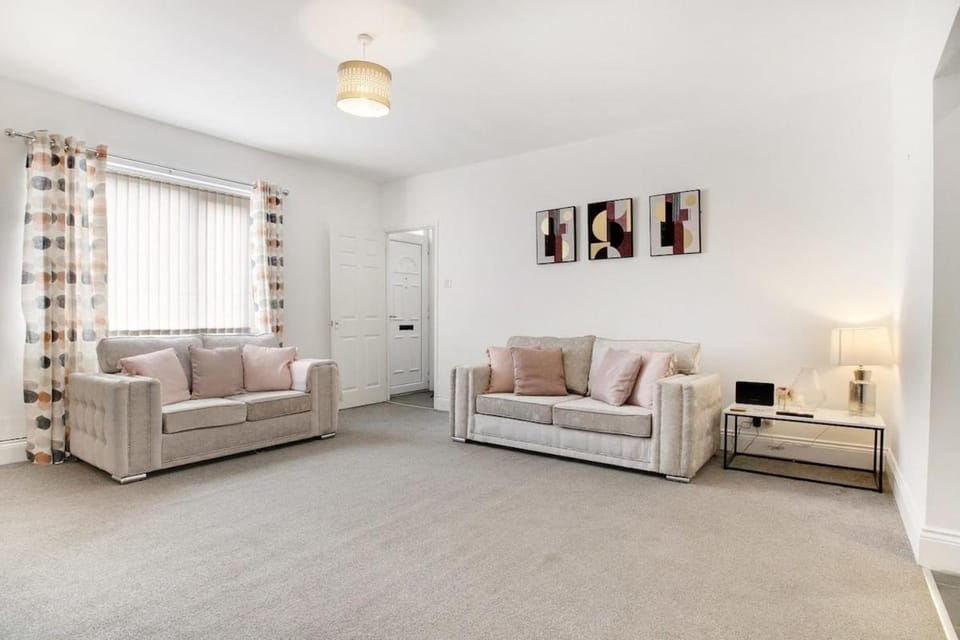 Stylish 2BR House in Ashington by Stay With Us House in Ashington