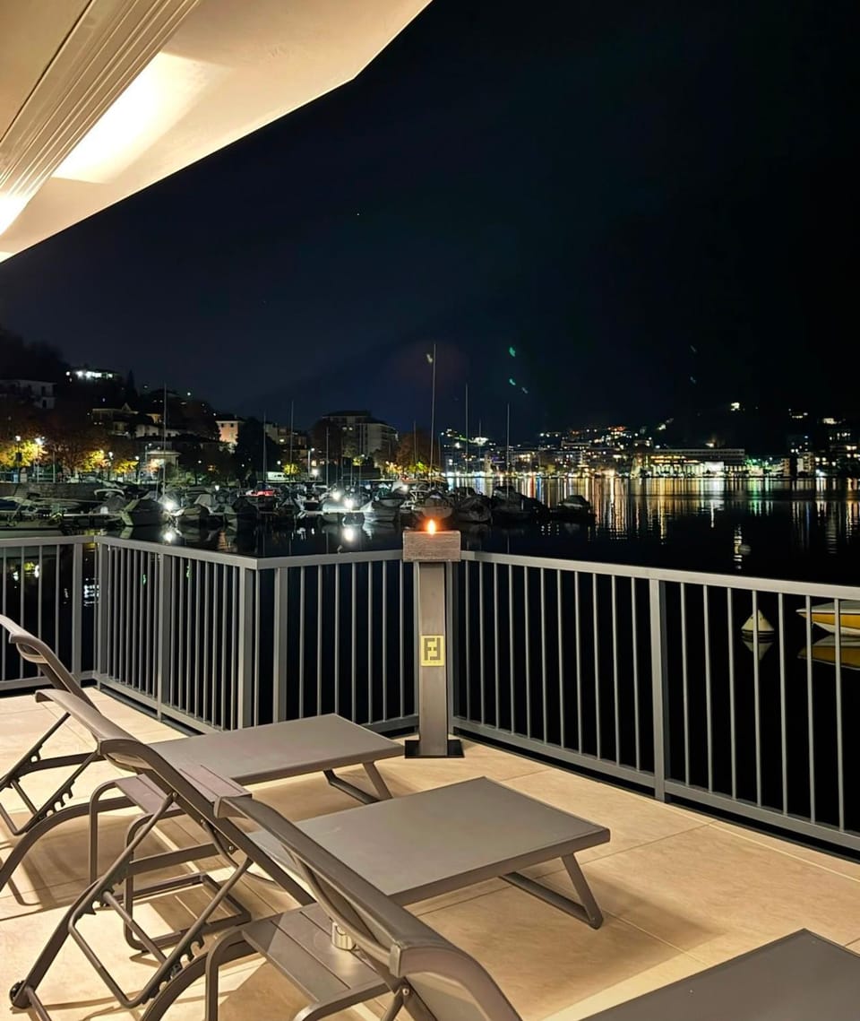 Night, View (from property/room), Balcony/Terrace