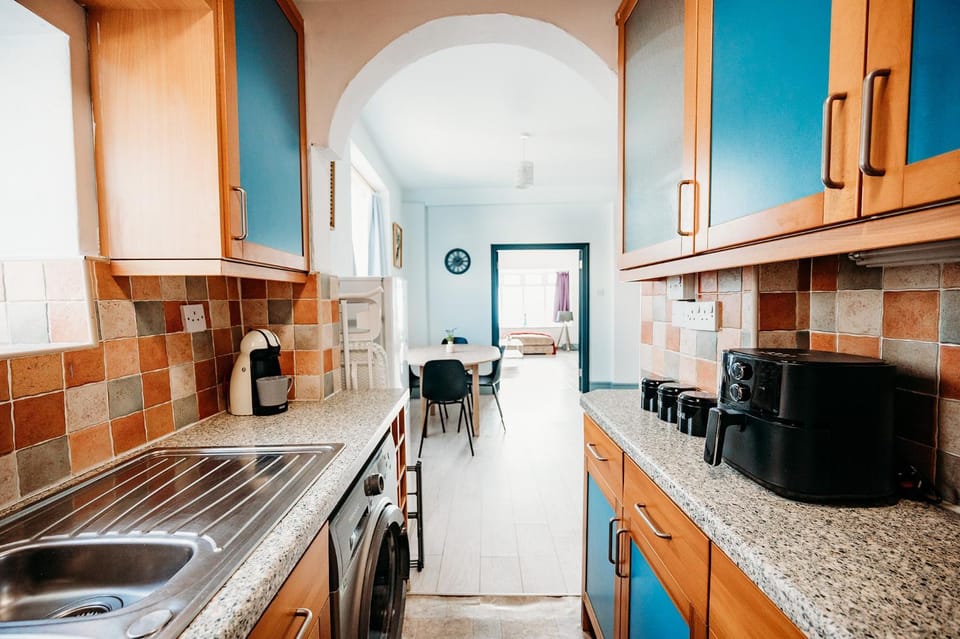Cosy 3 BR Sleep 5- Long Stays Welcome- S10 Crookes Apartment in Sheffield