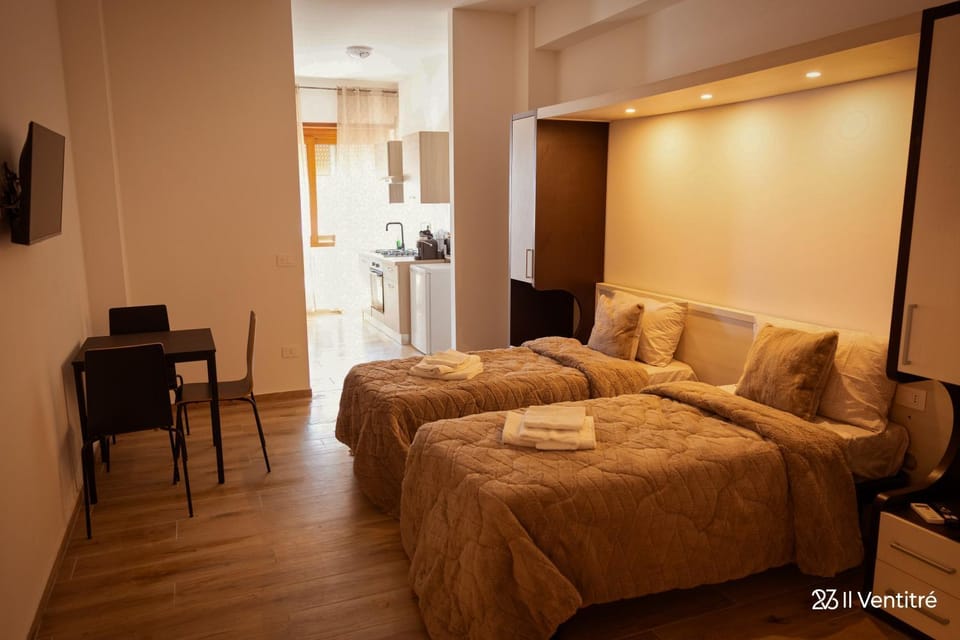 Bed, TV and multimedia, Living room, Photo of the whole room, Seating area, Bedroom