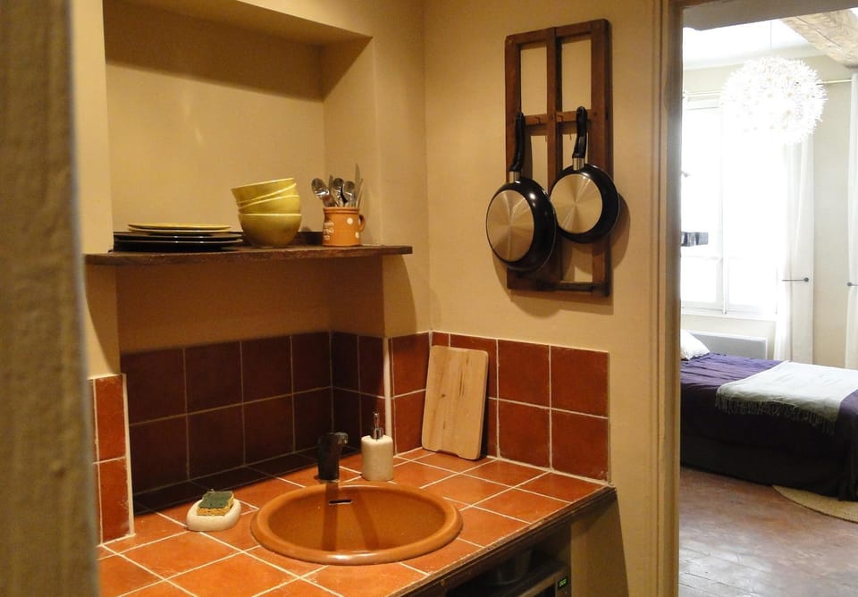 Kitchen or kitchenette