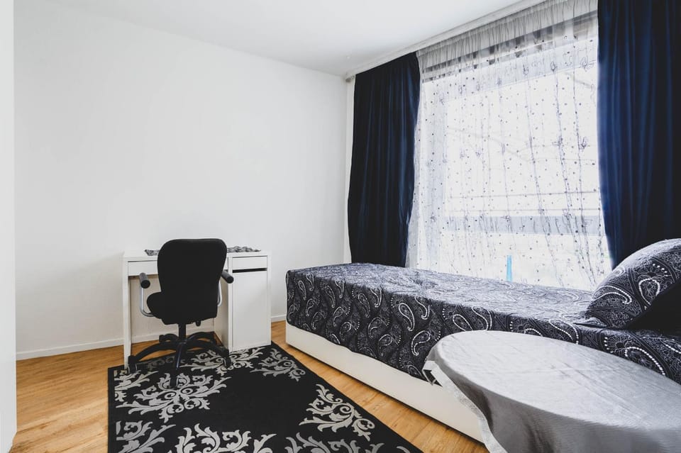 Bed, Living room