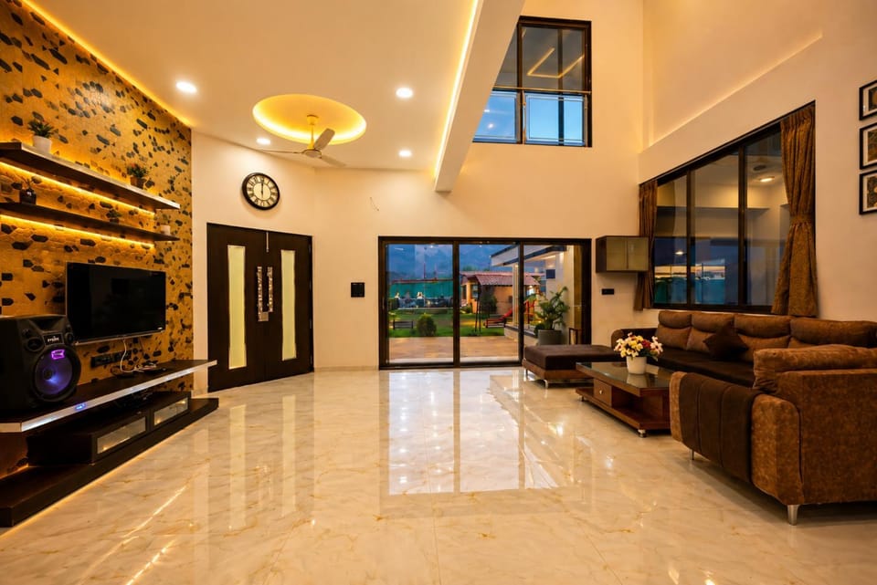 TV and multimedia, Living room, Seating area, Evening entertainment