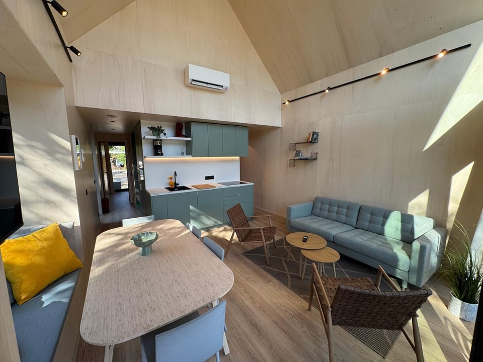 Kitchen or kitchenette, Seating area, Dining area, air conditioner