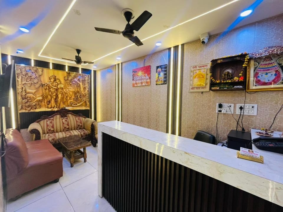 TV and multimedia, Living room, Seating area, fireplace, air conditioner