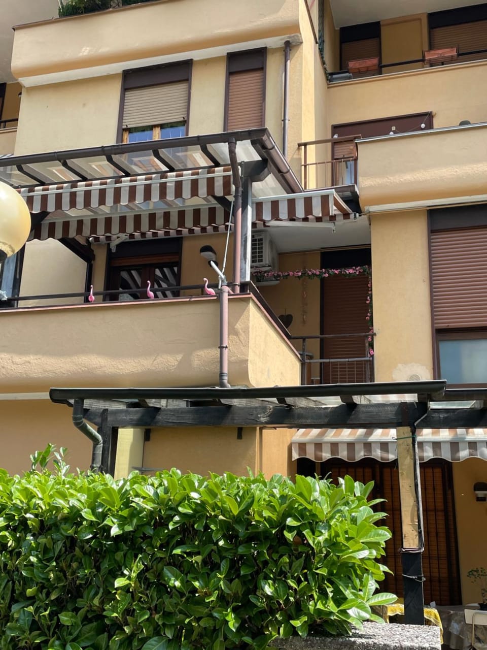 Property building, Day, Balcony/Terrace