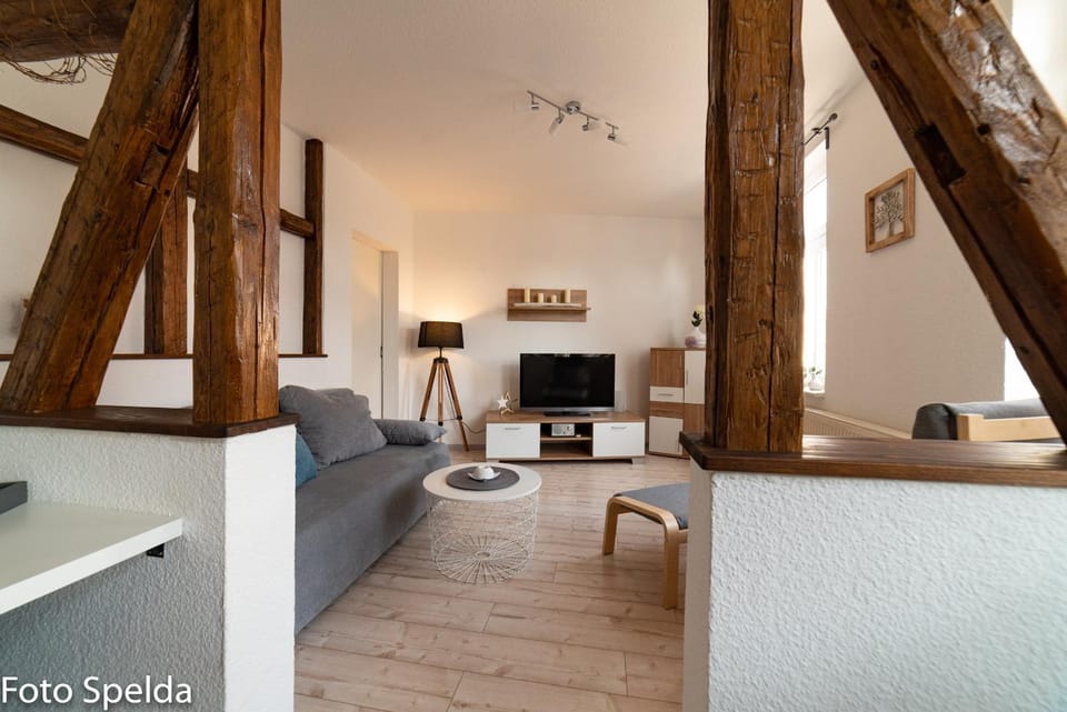 Communal lounge/ TV room, TV and multimedia, Living room, Seating area