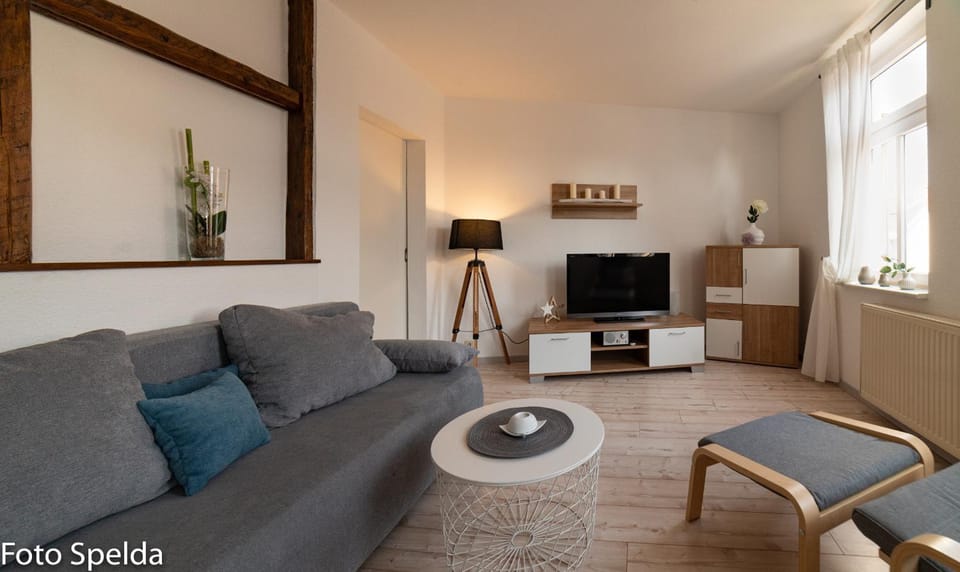 Communal lounge/ TV room, TV and multimedia, Living room, Seating area