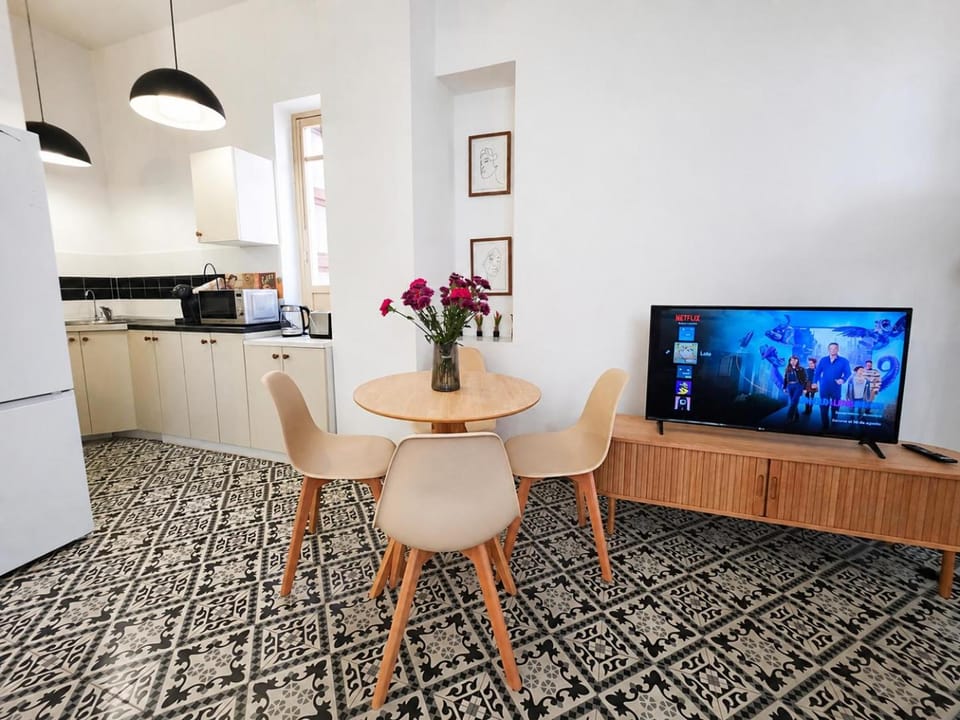 TV and multimedia, Living room, Dining area