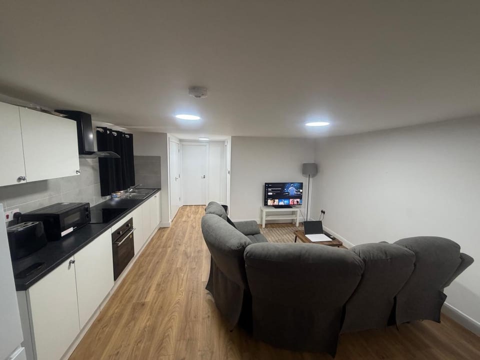 1 BR Apartment Near Luton Airport & Station Sleeps 3-4 Apartment in Luton