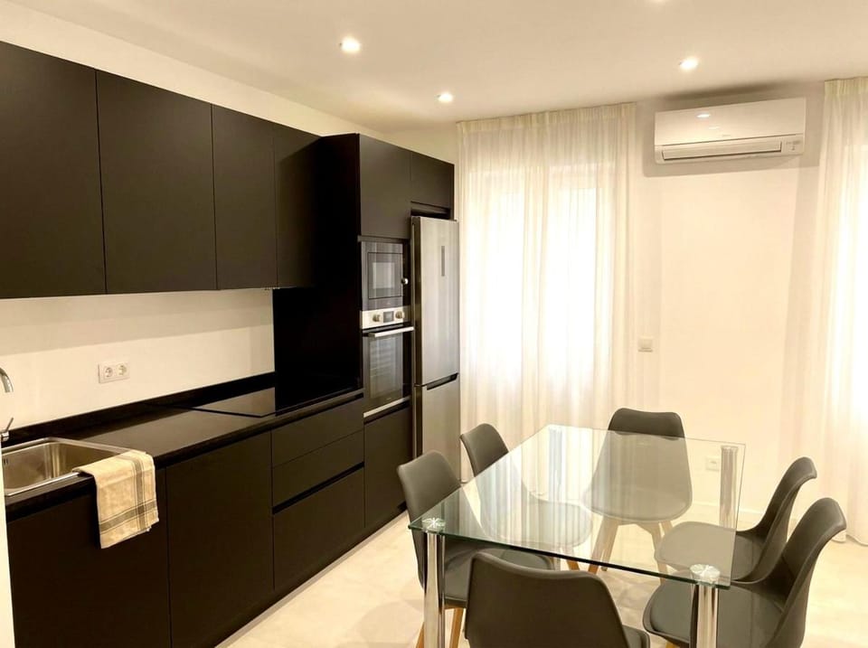Kitchen or kitchenette, oven, air conditioner