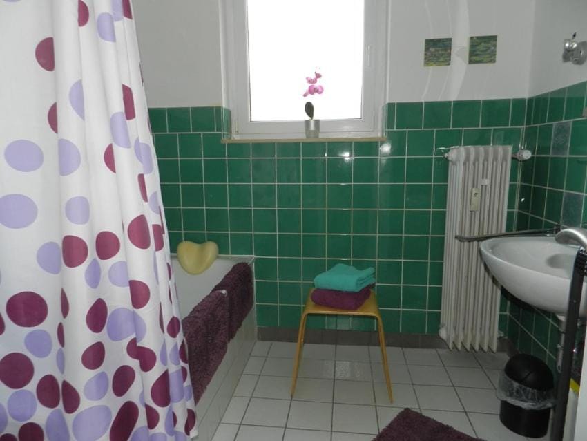 Toilet, Bathroom, towels