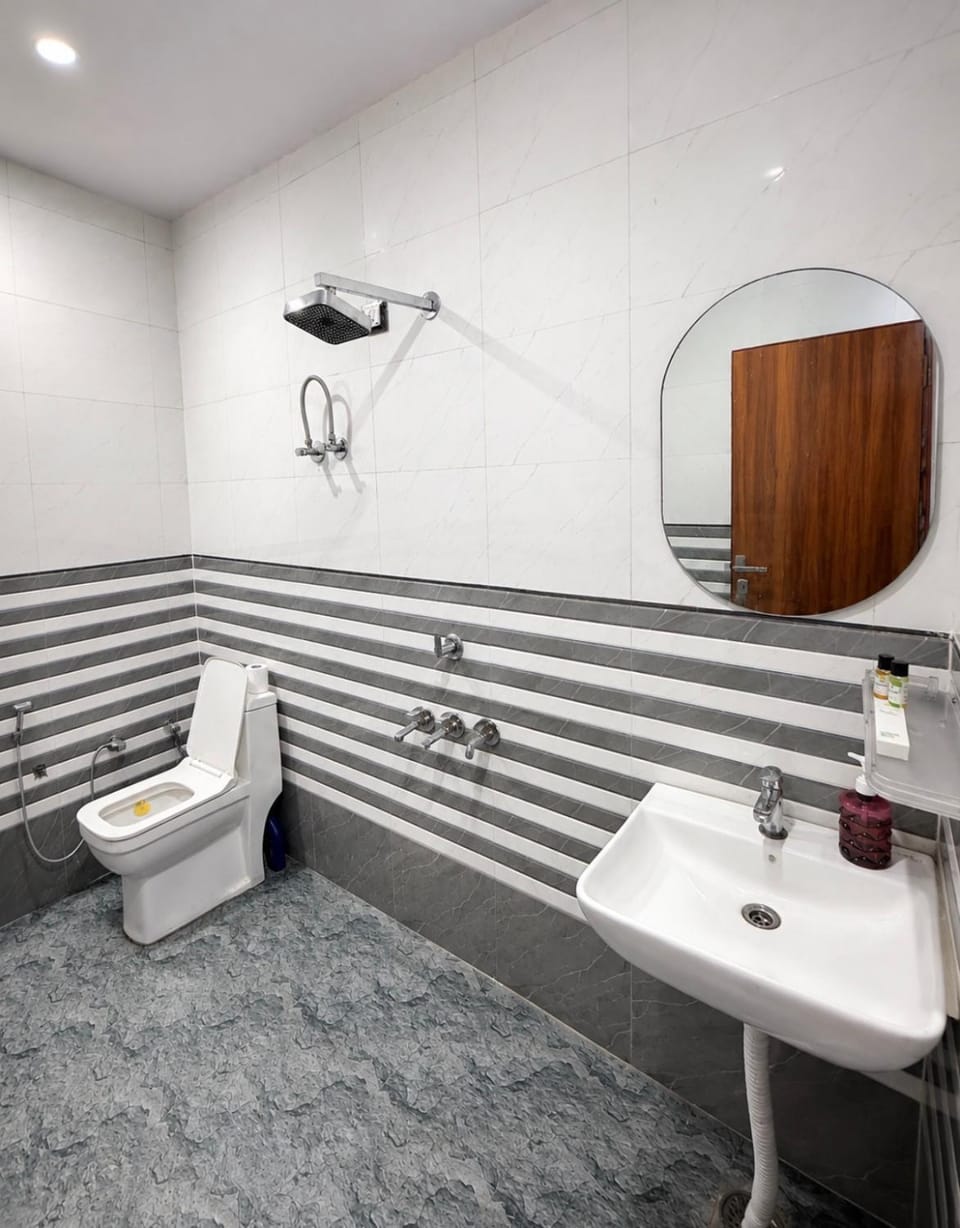 JJ Resiidency Bed and Breakfast in Noida