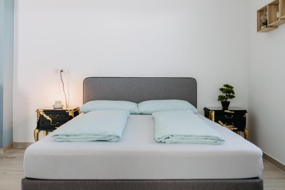 Bed, Bedroom