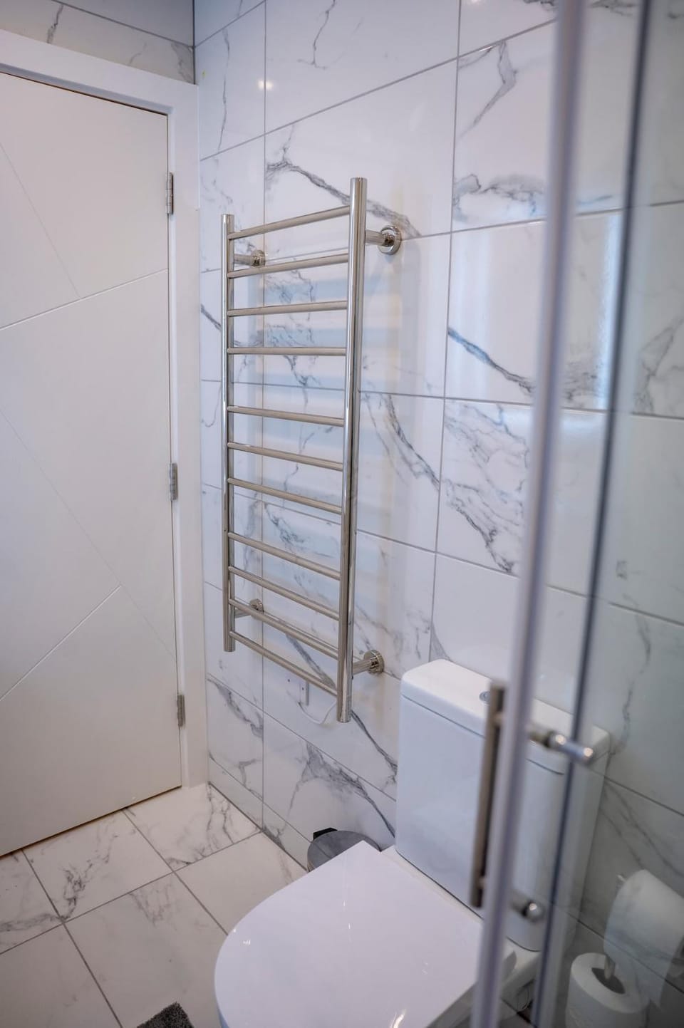 Shower, Toilet