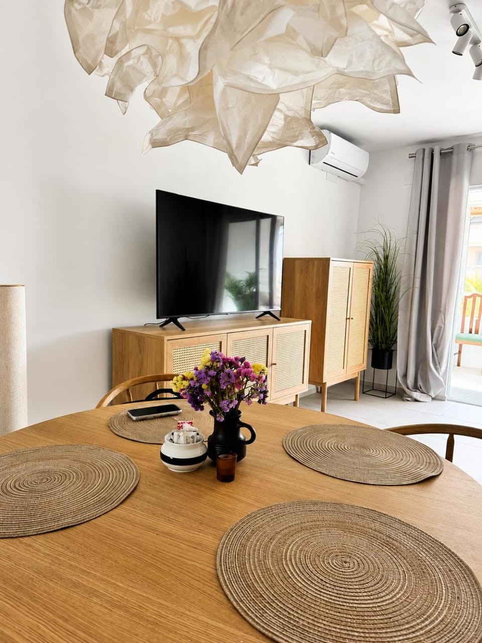Communal lounge/ TV room, TV and multimedia, Living room, Seating area, Evening entertainment