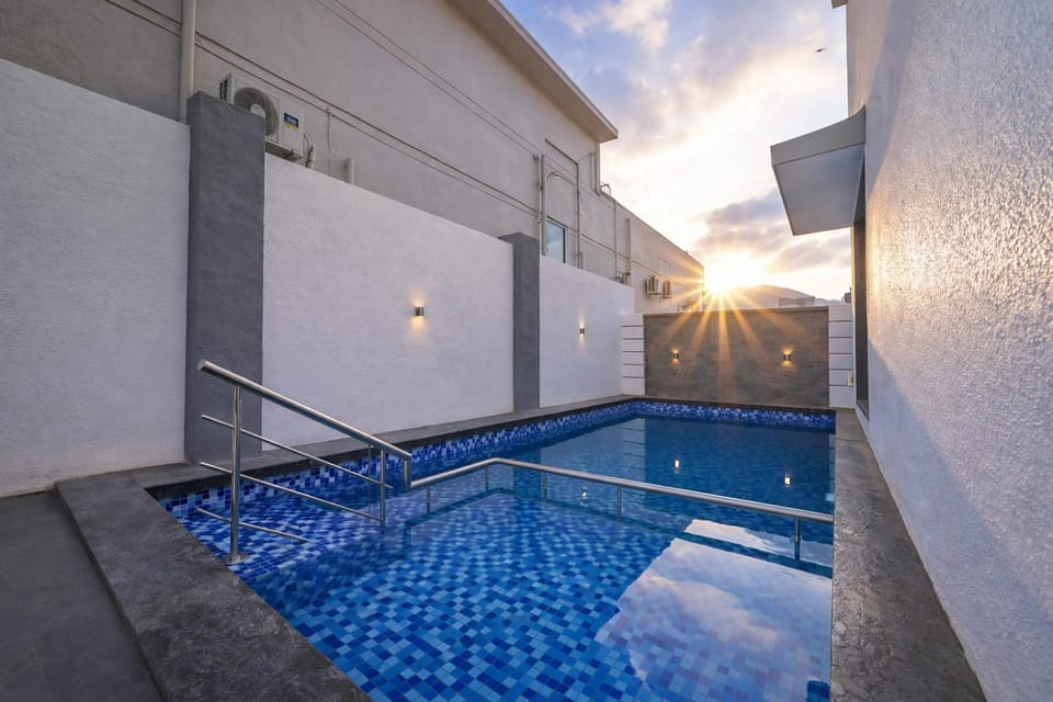 Swimming pool, Swimming pool