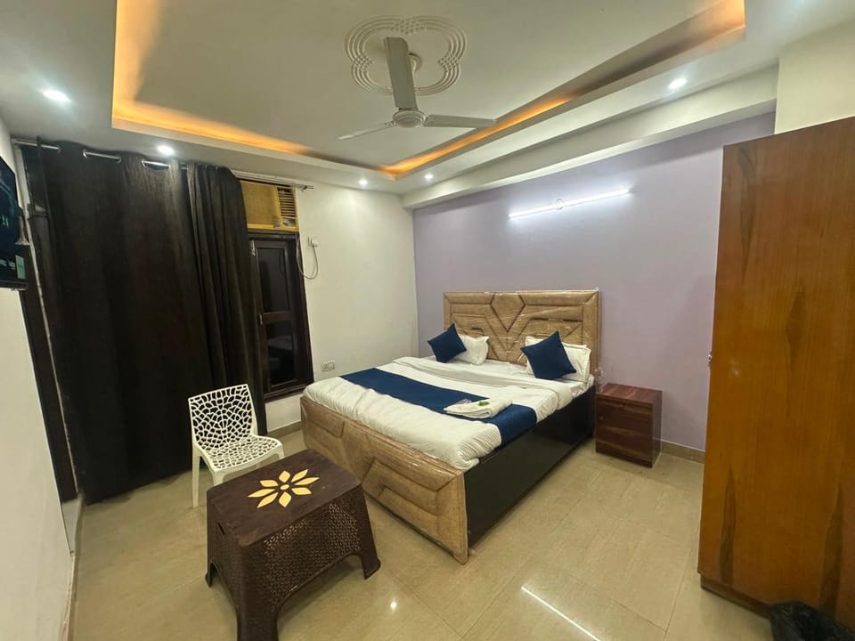 Bed, Photo of the whole room, Bedroom, towels, wardrobe