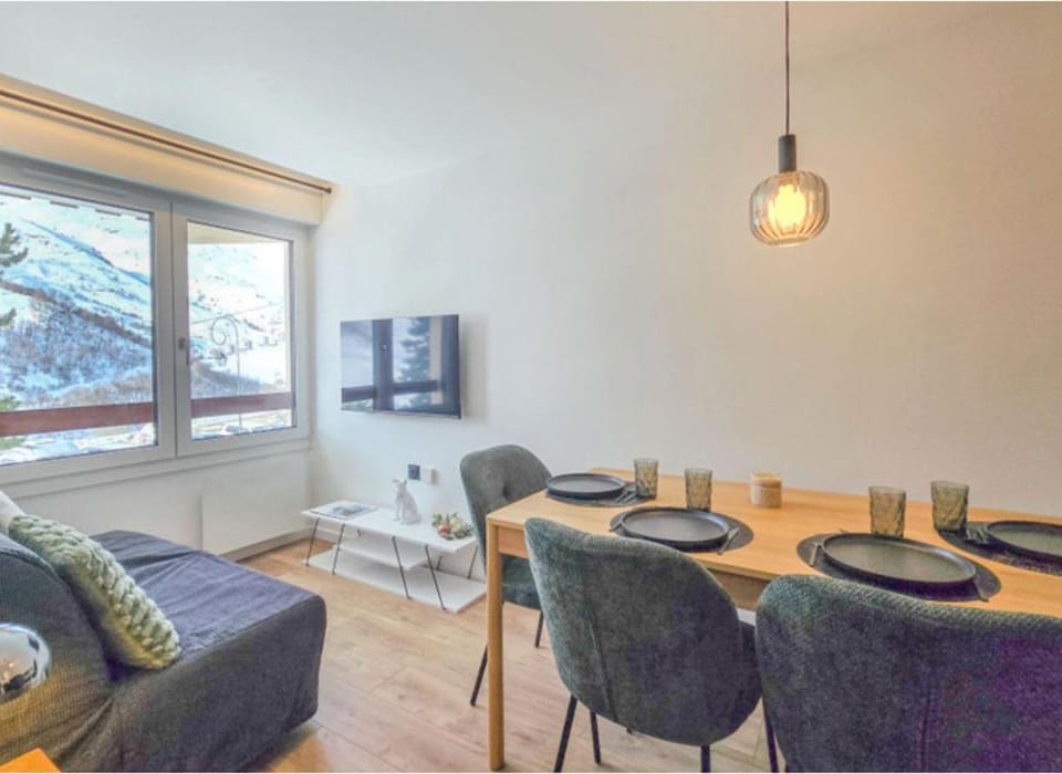 The Apex Suite 3V, Brand-New Luxury Apartment Minutes to Slopes Apartment in Les Allues