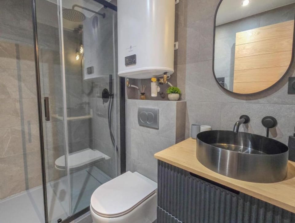 The Apex Suite 3V, Brand-New Luxury Apartment Minutes to Slopes Apartment in Les Allues