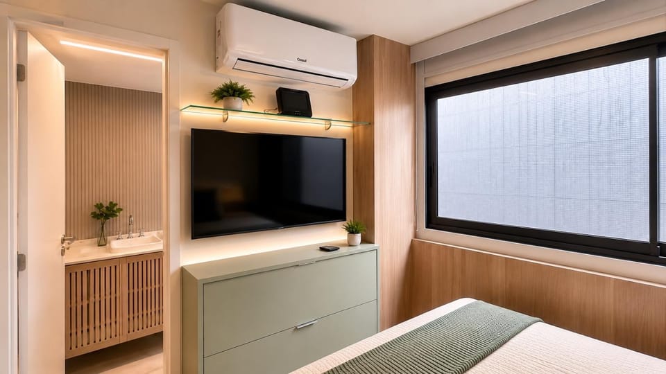Bed, TV and multimedia, Photo of the whole room, Bedroom, air conditioner