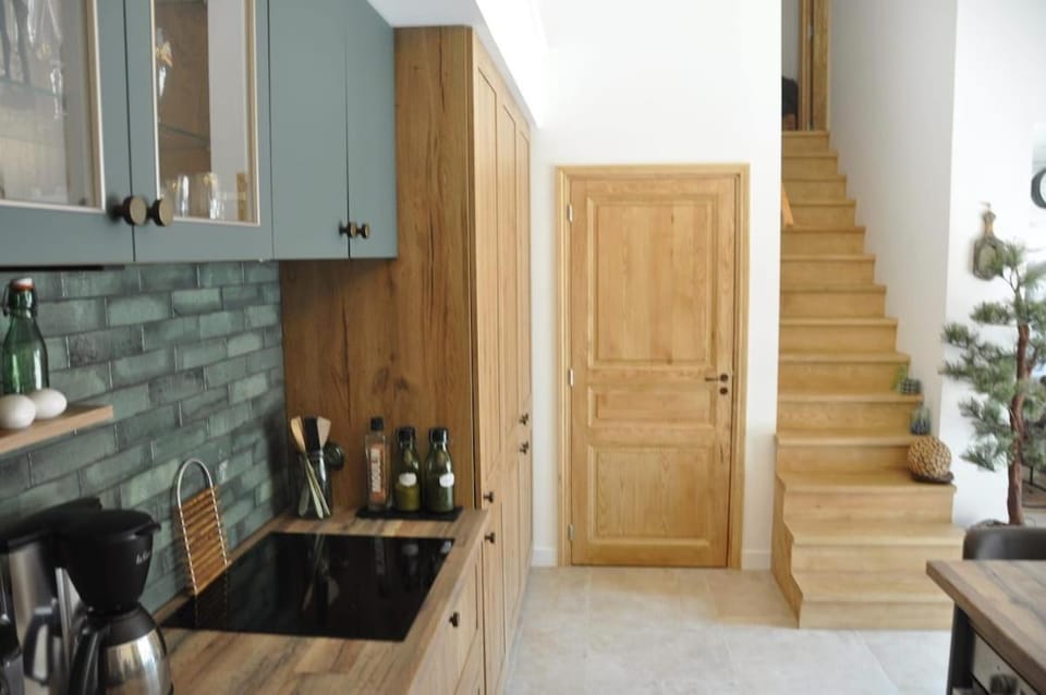 Kitchen or kitchenette, stove