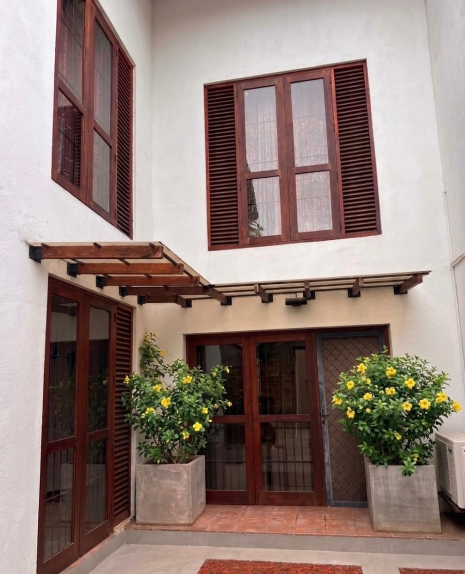 Peaceful 3-Level Luxury Home with Private Parking House in Western Province