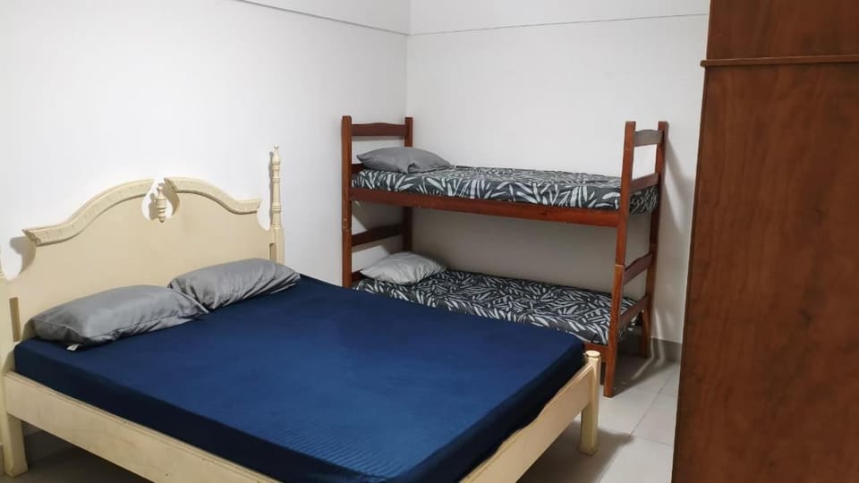 Bed, Photo of the whole room, bunk bed