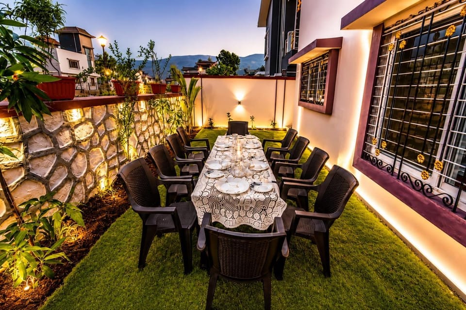 Garden, Seating area, Dining area, Garden view