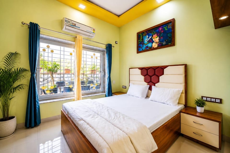 Bed, Photo of the whole room, Bedroom, air conditioner