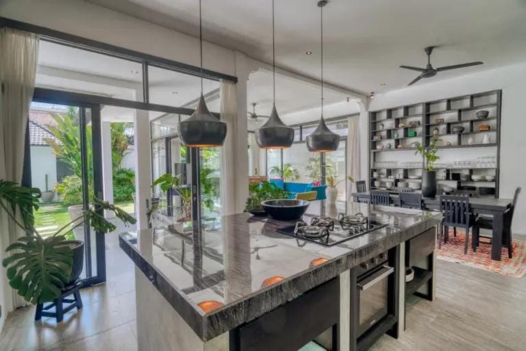 Modern villa 4 BR Villa in North Kuta