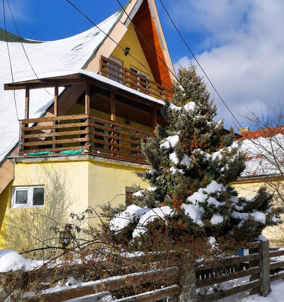 Property building, Day, Winter