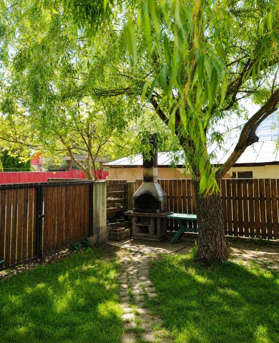 Spring, Day, BBQ facilities, Garden, Garden view