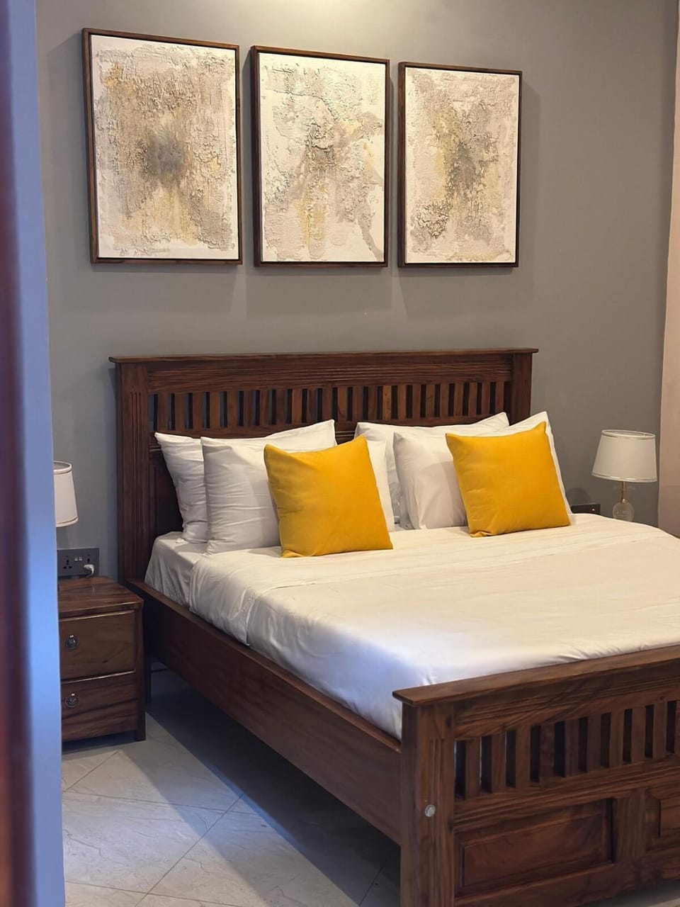 Photo of the whole room, Bedroom