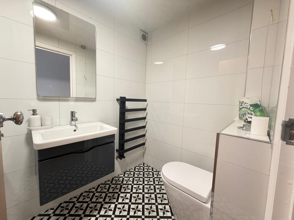 Elegant 2 Bed Flat with Private Outdoor Terrace Apartment in London Borough of Islington