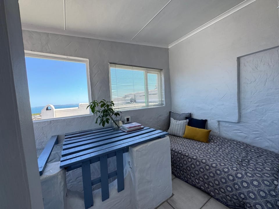 Bed, Seating area, Sea view