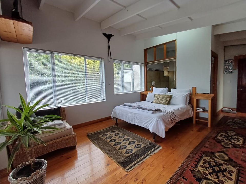 Photo of the whole room, Bedroom, towels