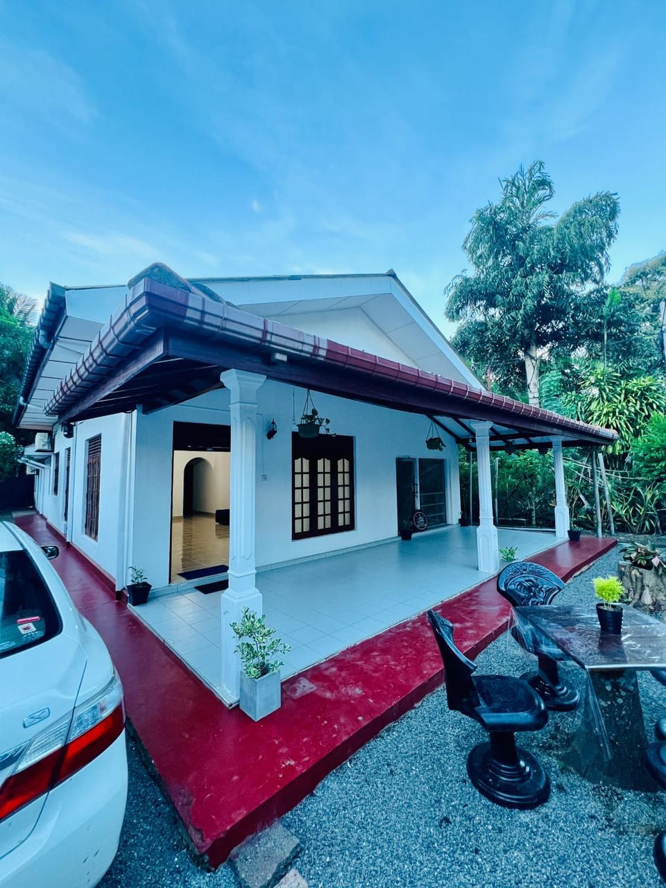Property building, Patio, Garden, Balcony/Terrace, Parking