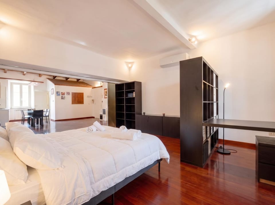 Murat Modern Wooden Penthouse - 3 Bedrooms Apartment hotel in Bari