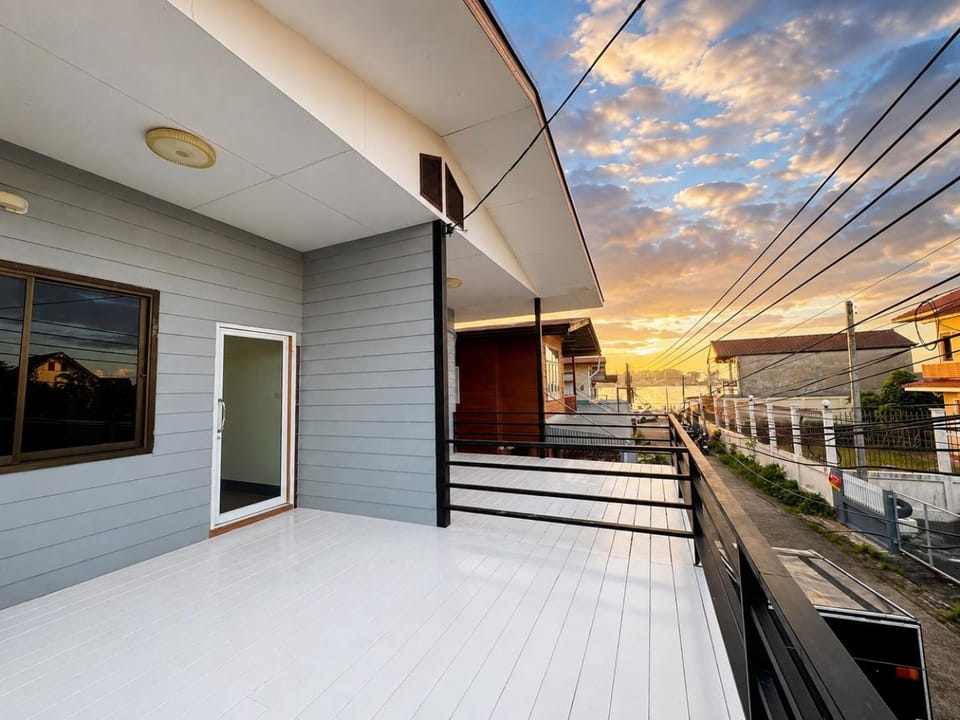 Balcony/Terrace, Balcony/Terrace, Street view, Sunset