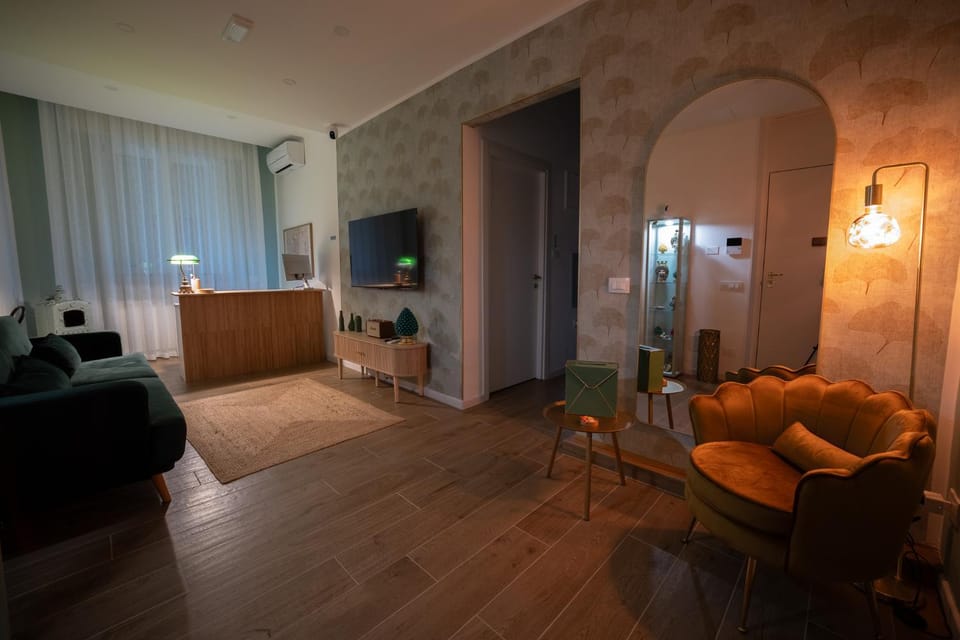 Communal lounge/ TV room, TV and multimedia, Living room, Seating area, Evening entertainment