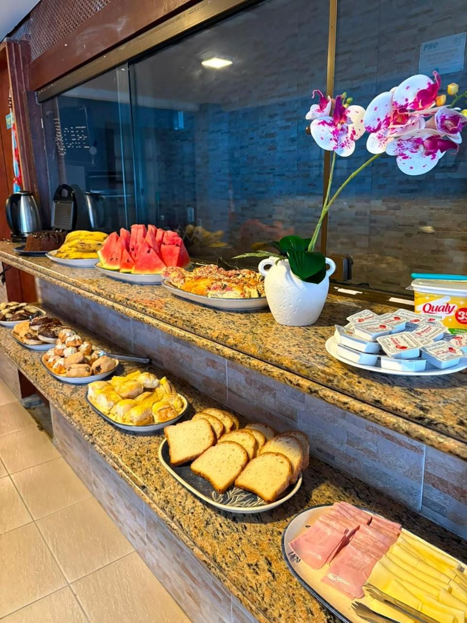 Breakfast, Buffet breakfast