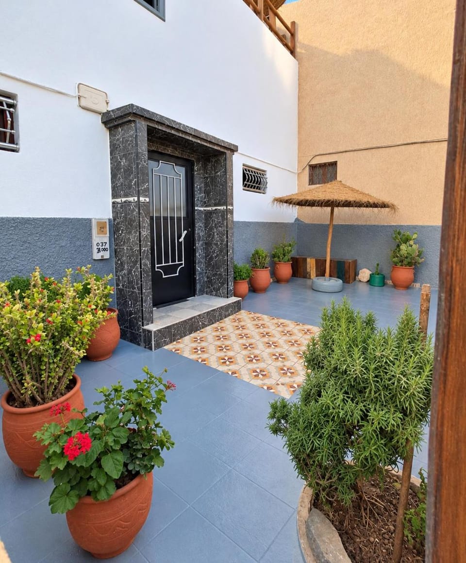Facade/entrance, Balcony/Terrace
