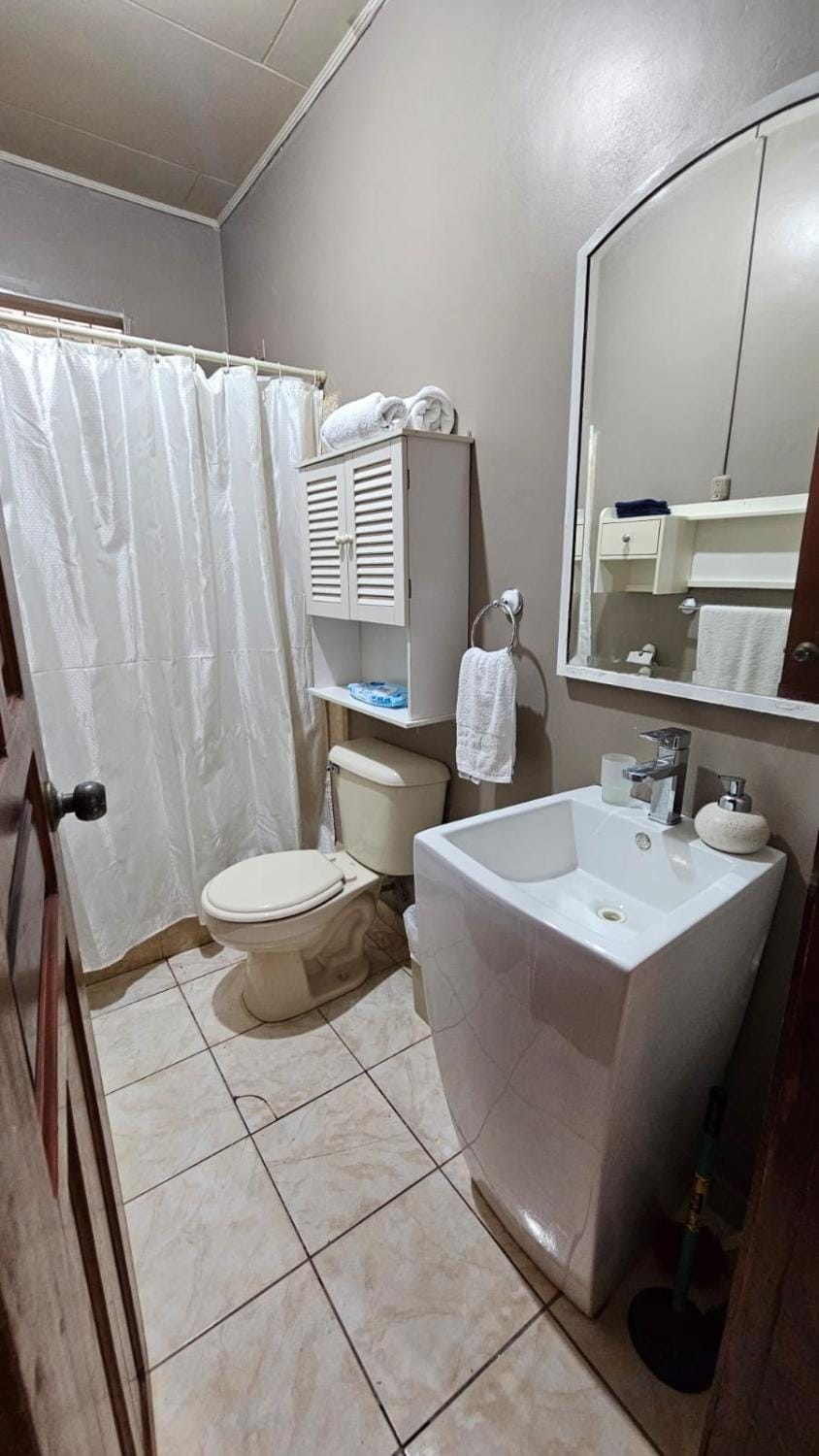 Toronjal II Executive Room Share House near Airport and Ferry Vacation rental in La Ceiba