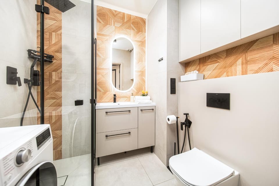 Shower, Toilet, Bathroom, towels, washing machine