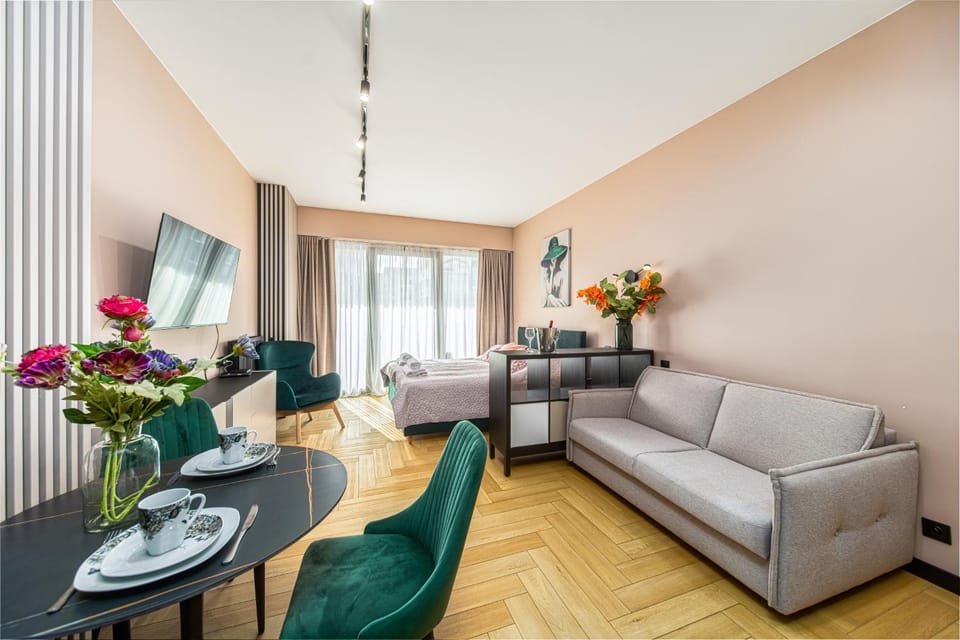 TV and multimedia, Living room, Seating area, Evening entertainment