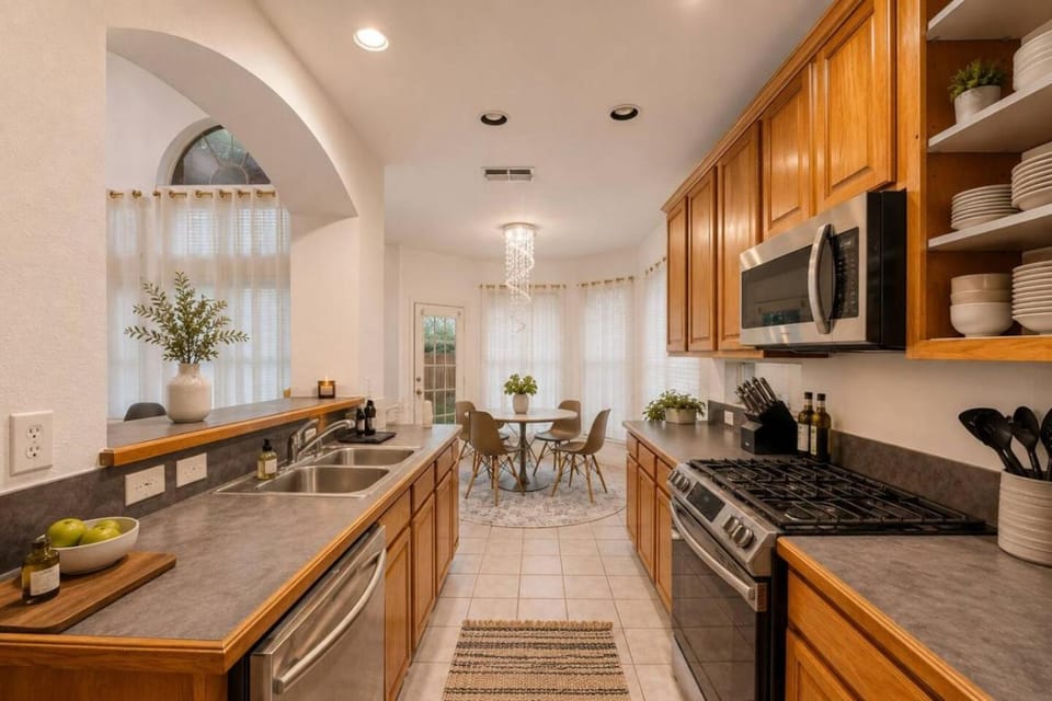 Kitchen or kitchenette, Dining area, dishwasher, oven, stove